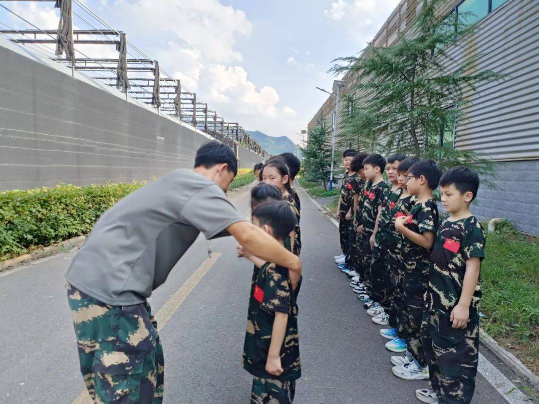 去部队看男朋友探访军营，与男友共度时光-第2张图片
