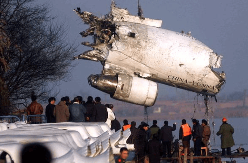 MU5735坠机事故十问十答MU5735坠机事故十问十答