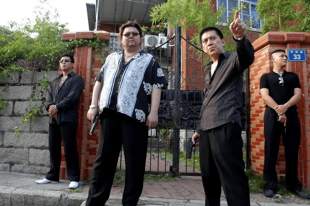 娇妻被几个老外玩惨了娇妻遭遇不测，老外之恶行
