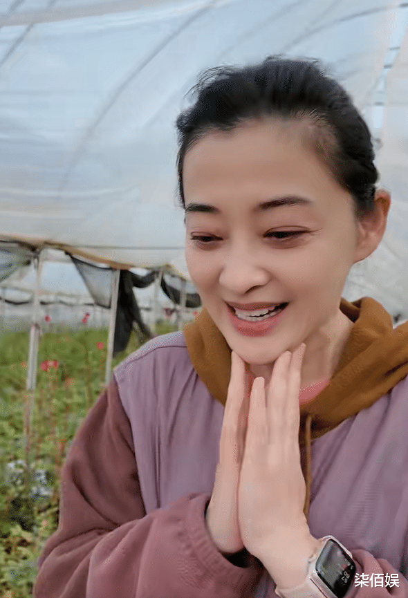 乌克兰精品摘花处破乌克兰精品之旅，摘花处的独特魅力与历史破晓-第3张图片