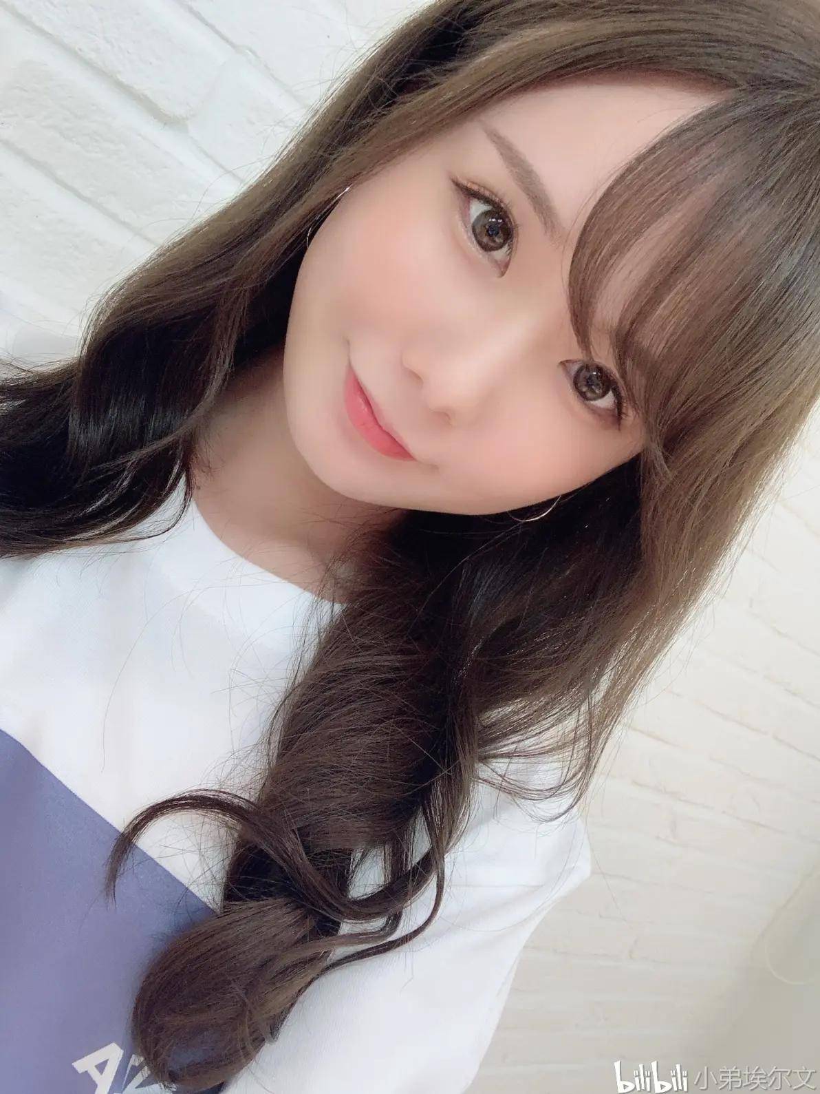 冲田杏梨作品截图，捕捉瞬间的美丽与魅力