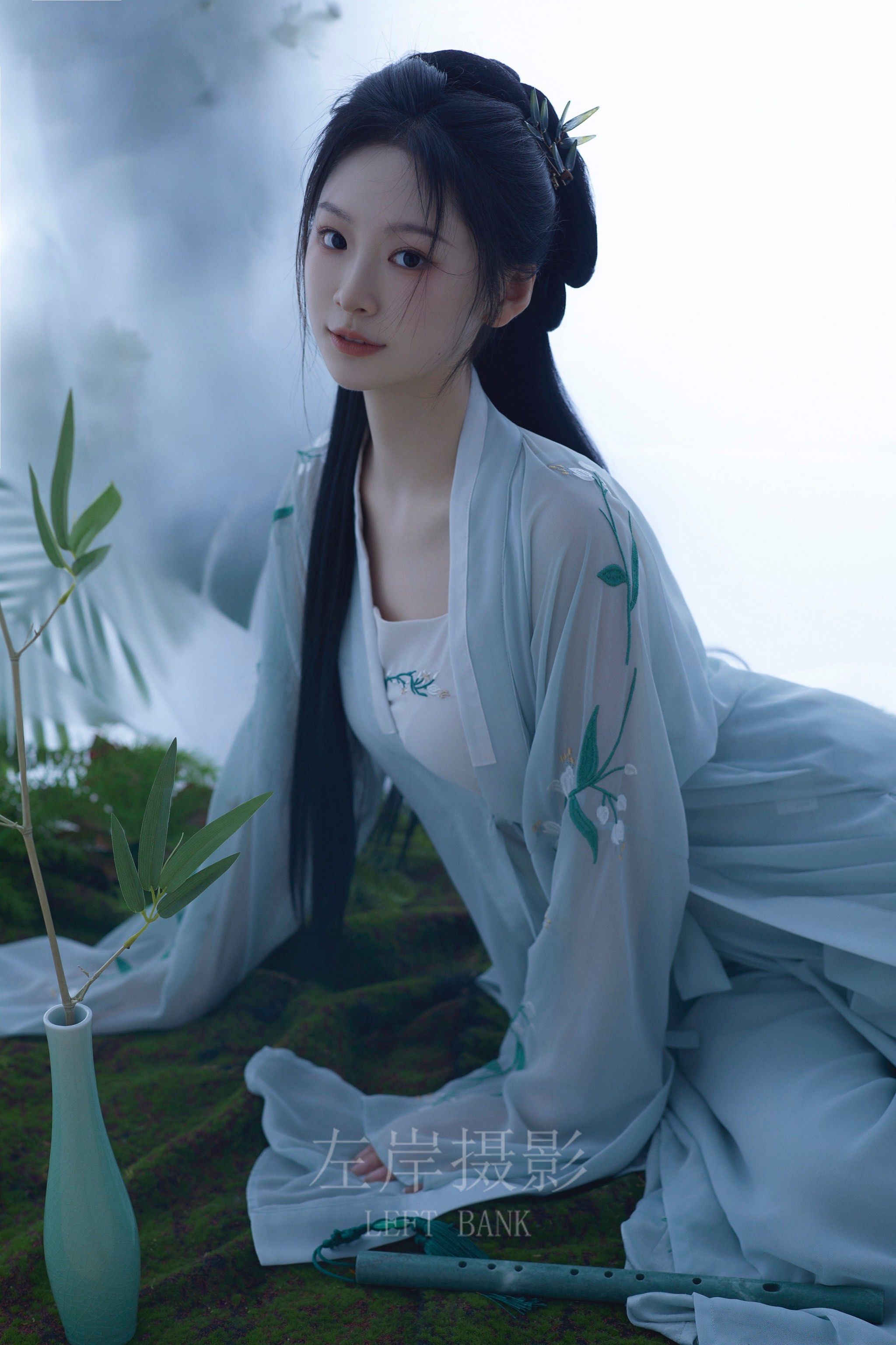 被沦番cao哭的清冷美人被沦番cao哭的清冷美人
