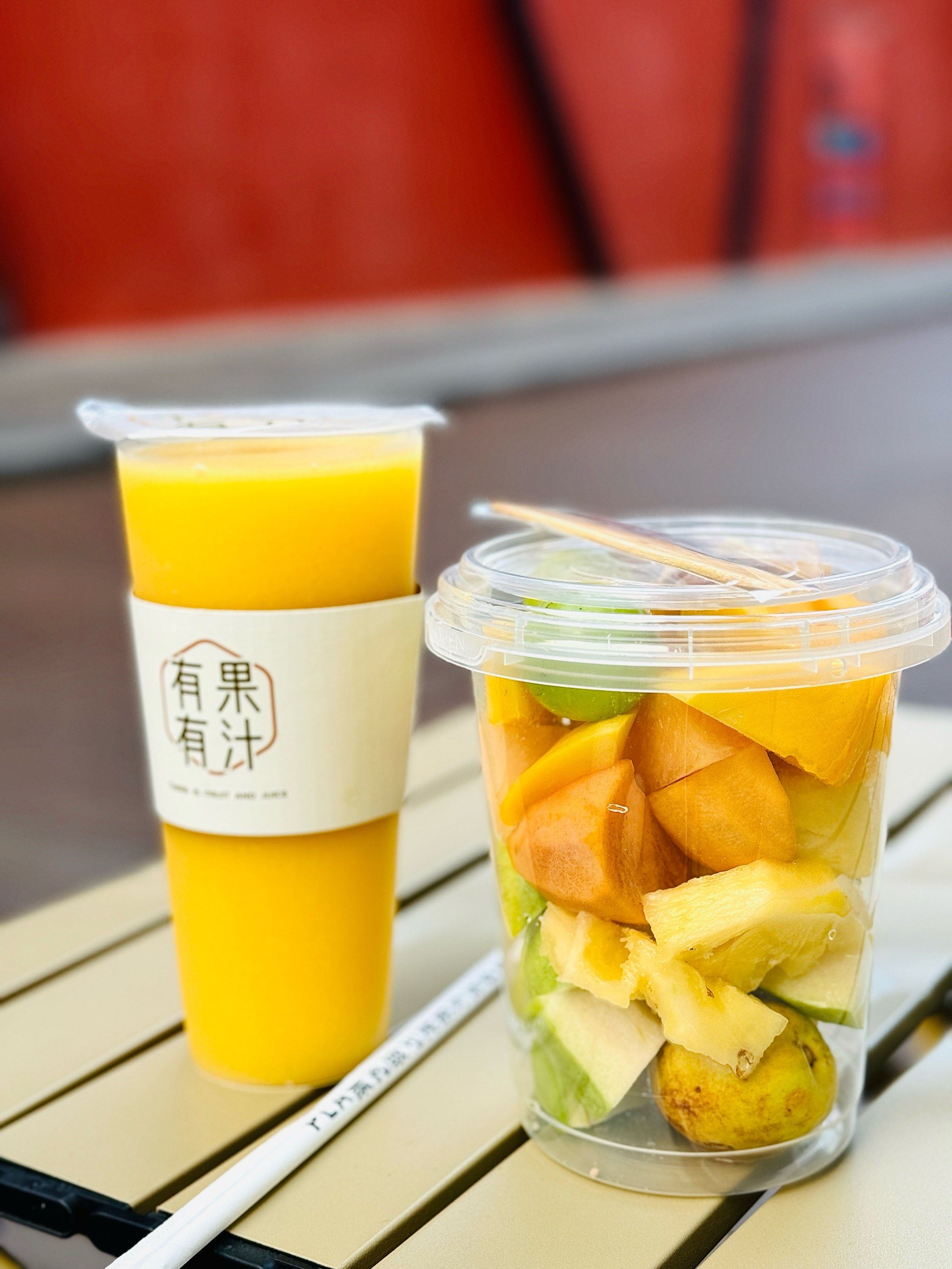 冰葡萄放在小洞里榨成果汁冰葡萄小洞里的夏日果汁之旅-第2张图片