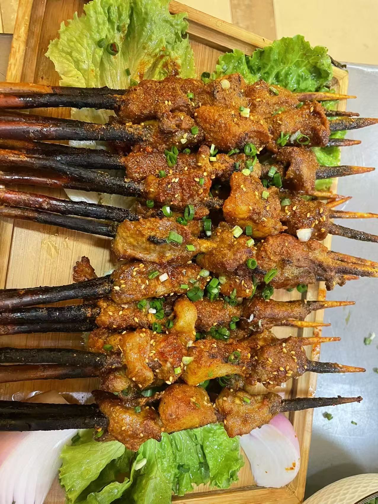 老爹烧烤店，味觉的传承与生活的烟火-第3张图片
