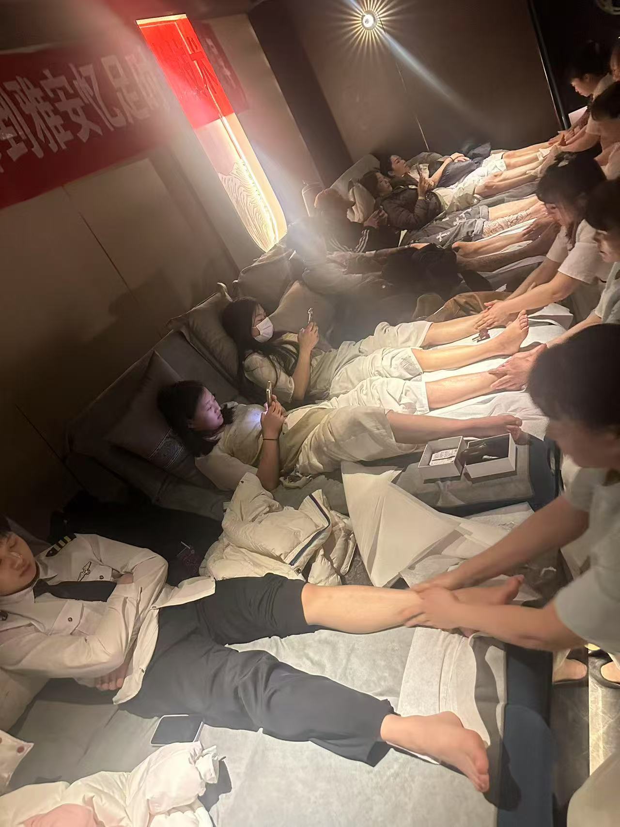 按摩师舌头进去添的我好舒服按摩师与我的独特体验-第2张图片