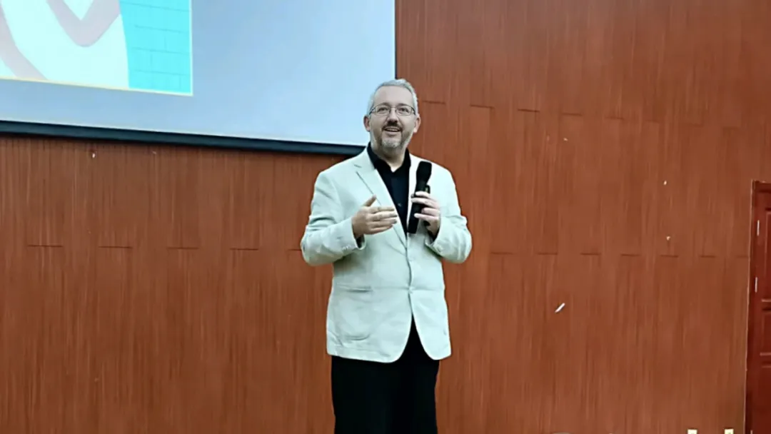 探索亚洲与欧美色图小说中的文化交融与差异-第3张图片