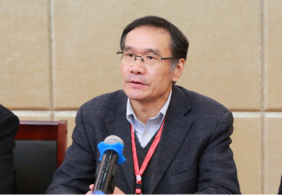 言教授的紧急时刻，如何应对即将撞坏的情况并安全地走出去