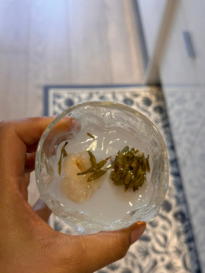 已经塞了八颗荔枝了还能吃吗挑战夹冰块一天，如何保持不掉出来的秘诀-第2张图片