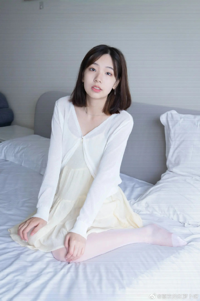 我与白丝同桌的青春故事
