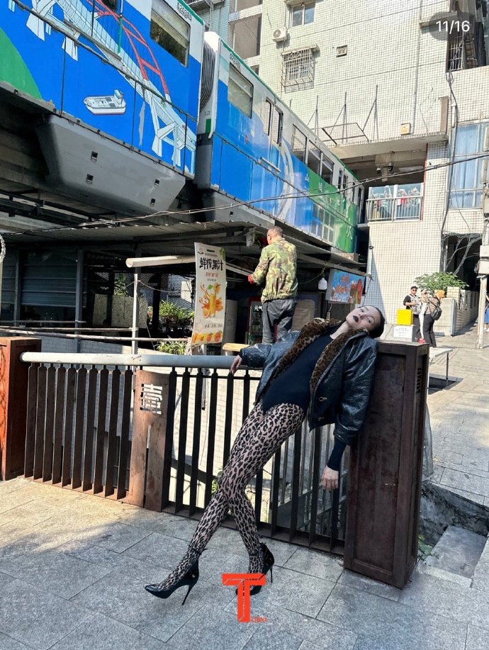 欧美大胆女性下体艺术探索-第3张图片