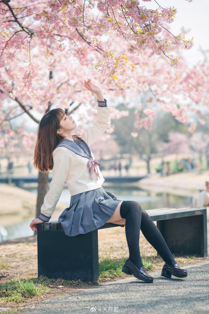 JK制服下的独特视角，从JK底部的视角看世界