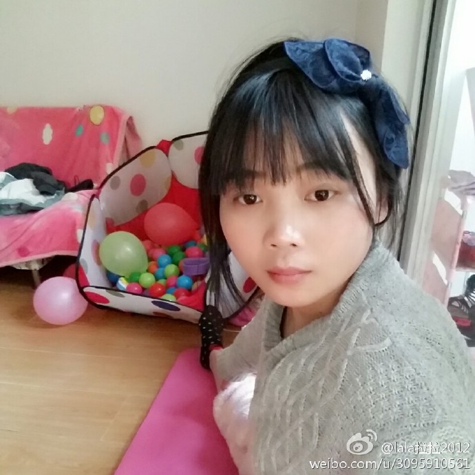 14岁女生迈开腿打扑克牌正常吗14岁女生迈开腿打扑克牌，行为分析与社会视角-第2张图片