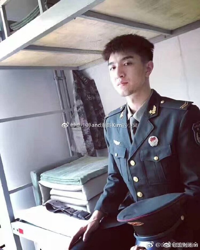 坐在学长上写作业与学长并肩，坐在他身上写作业的体验-第2张图片