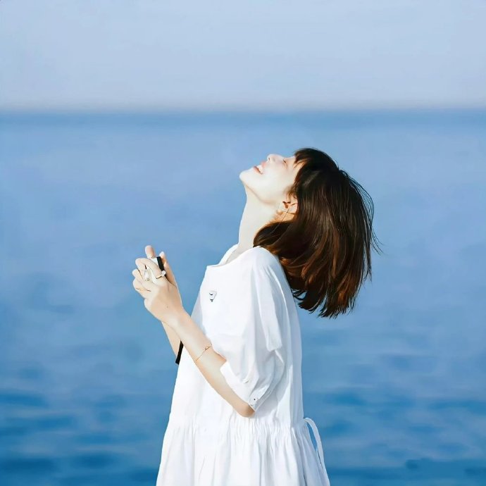 蓝色多哥，深邃之美的探索