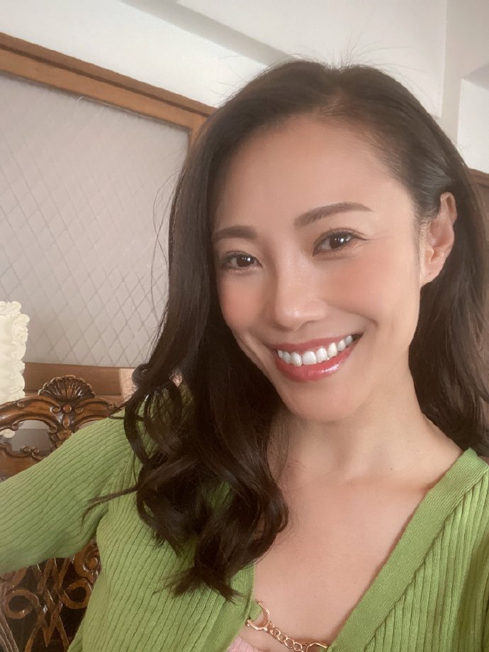 友田真希简介友田真希，璀璨的演艺之星