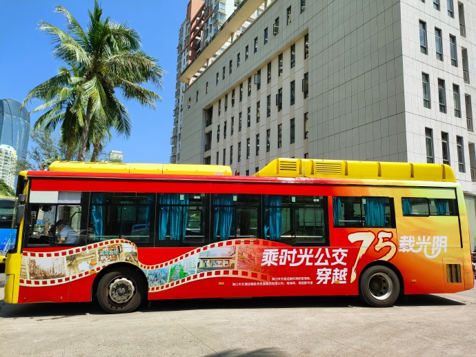 公交车最后一排公交车最后一排的时光之旅-第3张图片