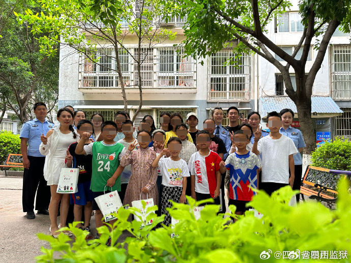 张警官与吕总的合作故事
