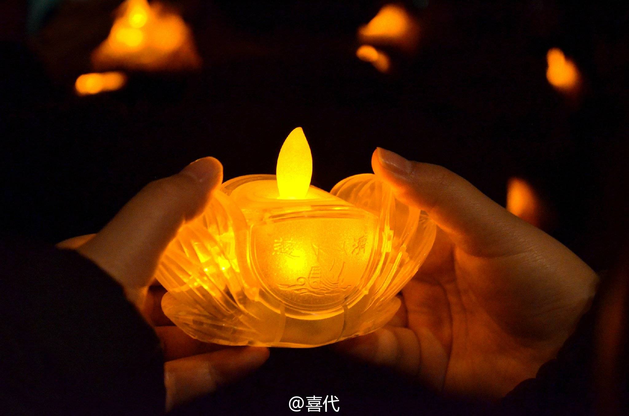 人人待我如炉鼎by昨夜灯好看吗昨夜灯下的人人炉鼎之谜，一部引人入胜的佳作-第3张图片