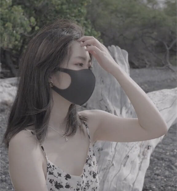 玩偶姐姐的清新风采，不戴口罩的美丽瞬间-第2张图片