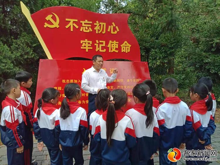 老师带着跳D上课的感受与老师共舞的课堂，一次跳D的独特体验-第3张图片