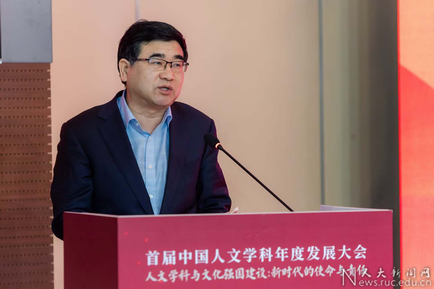 免费中国大但人文艺术 正道 导演免费中国大的人文艺术，正道之探索