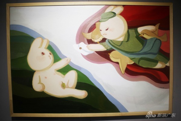 宝贝的独特姿势与美食的奇妙邂逅-第2张图片