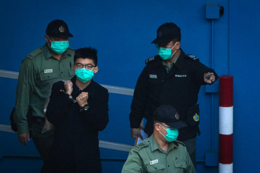 群体交乱之风波，探讨网络色情视频的危害-第1张图片