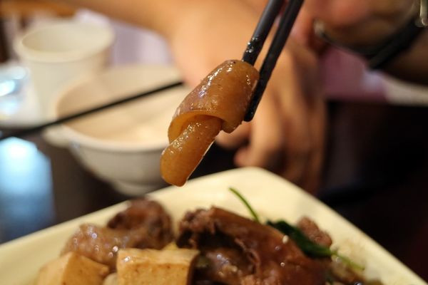 寝室中的意外经历，被教官按倒后的腿软视频-第1张图片
