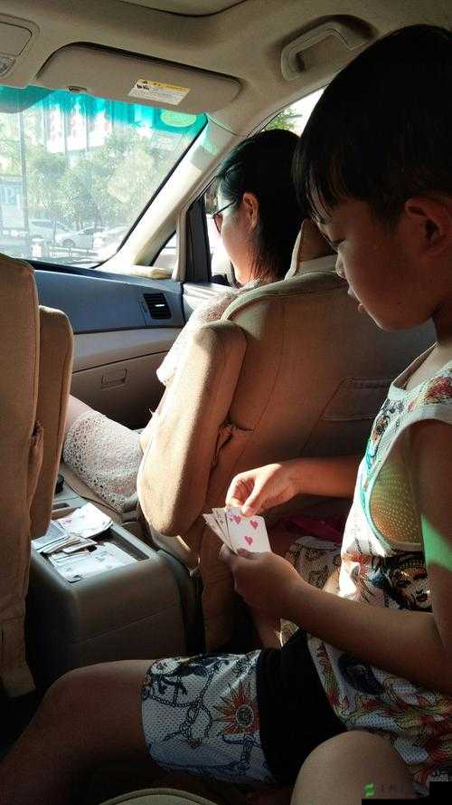 女生打扑克时是否会感到疼痛？-第2张图片