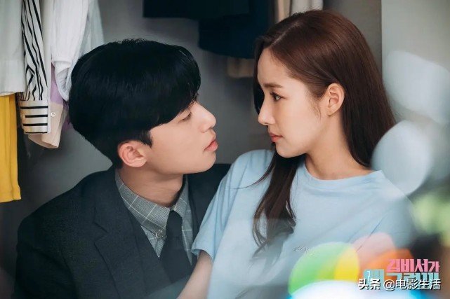 免费高清在线观看，两个人的精彩世界-第1张图片
