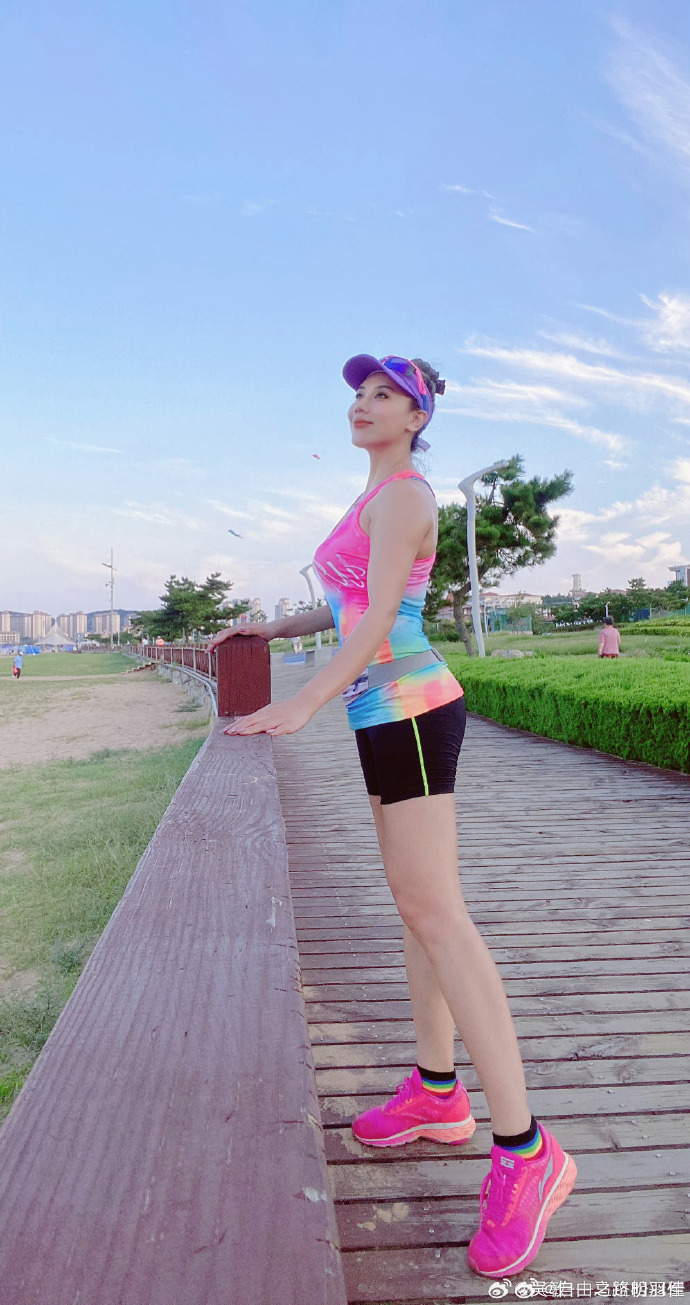 美臀大赛前十名美国年度臀部选美赛，美丽与自信的完美结合-第1张图片