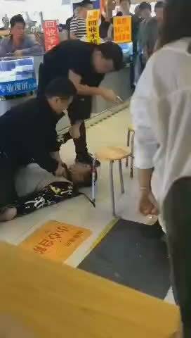 在教室伦流澡到高潮H强圩教室中的意外体验