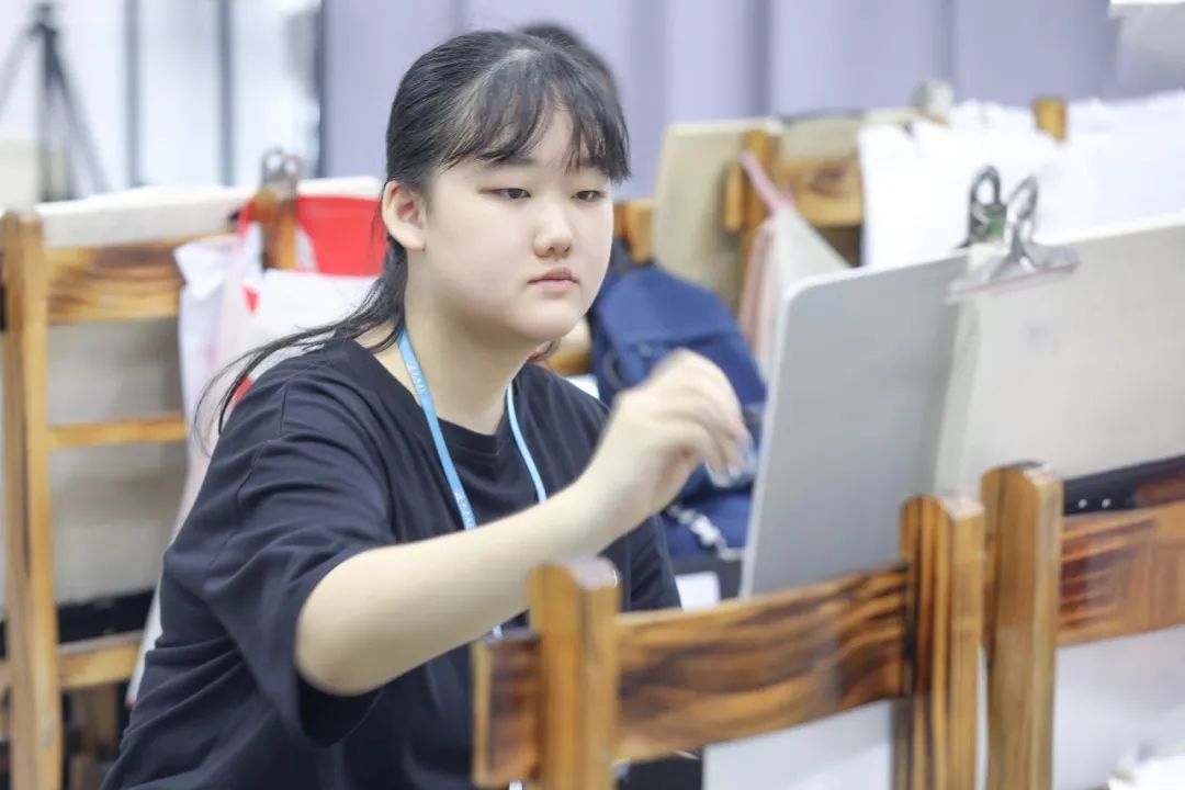 大胆人艺美术大胆人艺，探索艺术与勇气的交汇之美