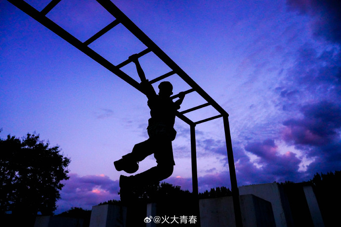 三个军人的共妻，情感、责任与生活的交织-第2张图片