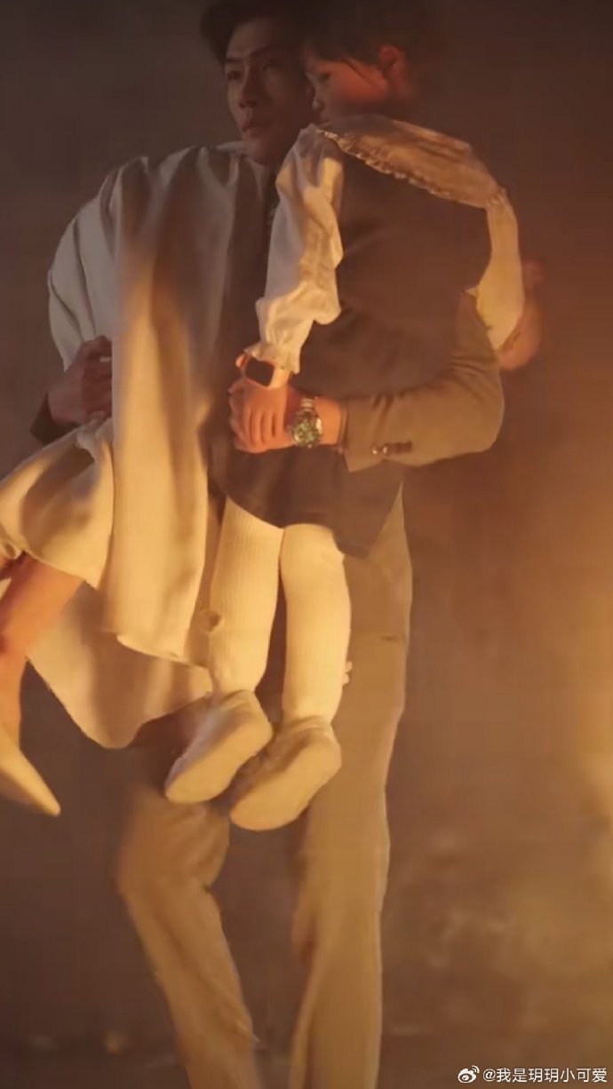 一女多男,男主都很强大,其中兄弟俩大哥是高官一女多男NP的现代爱情故事