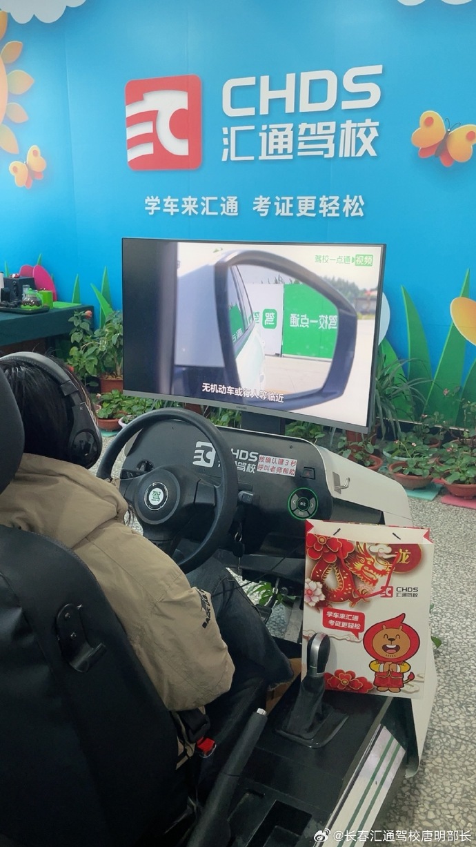 驾校教练把车开到无人的地方教练与小卉的独处时光，在无人之地驾驶的体验