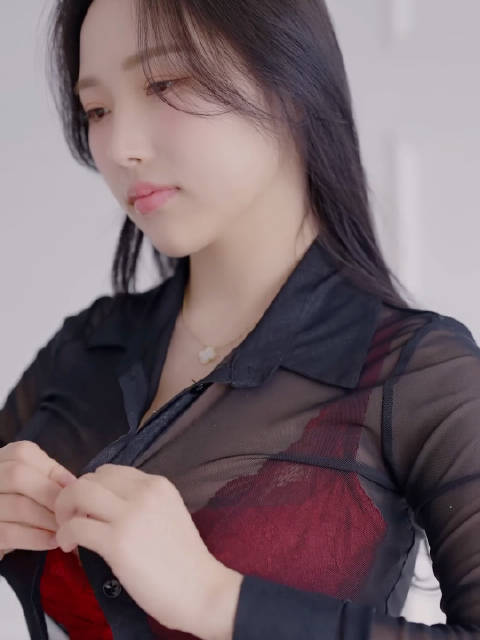 韩国女主播朴妮唛16韩国女主播朴妮唛，魅力四溢的16岁少女
