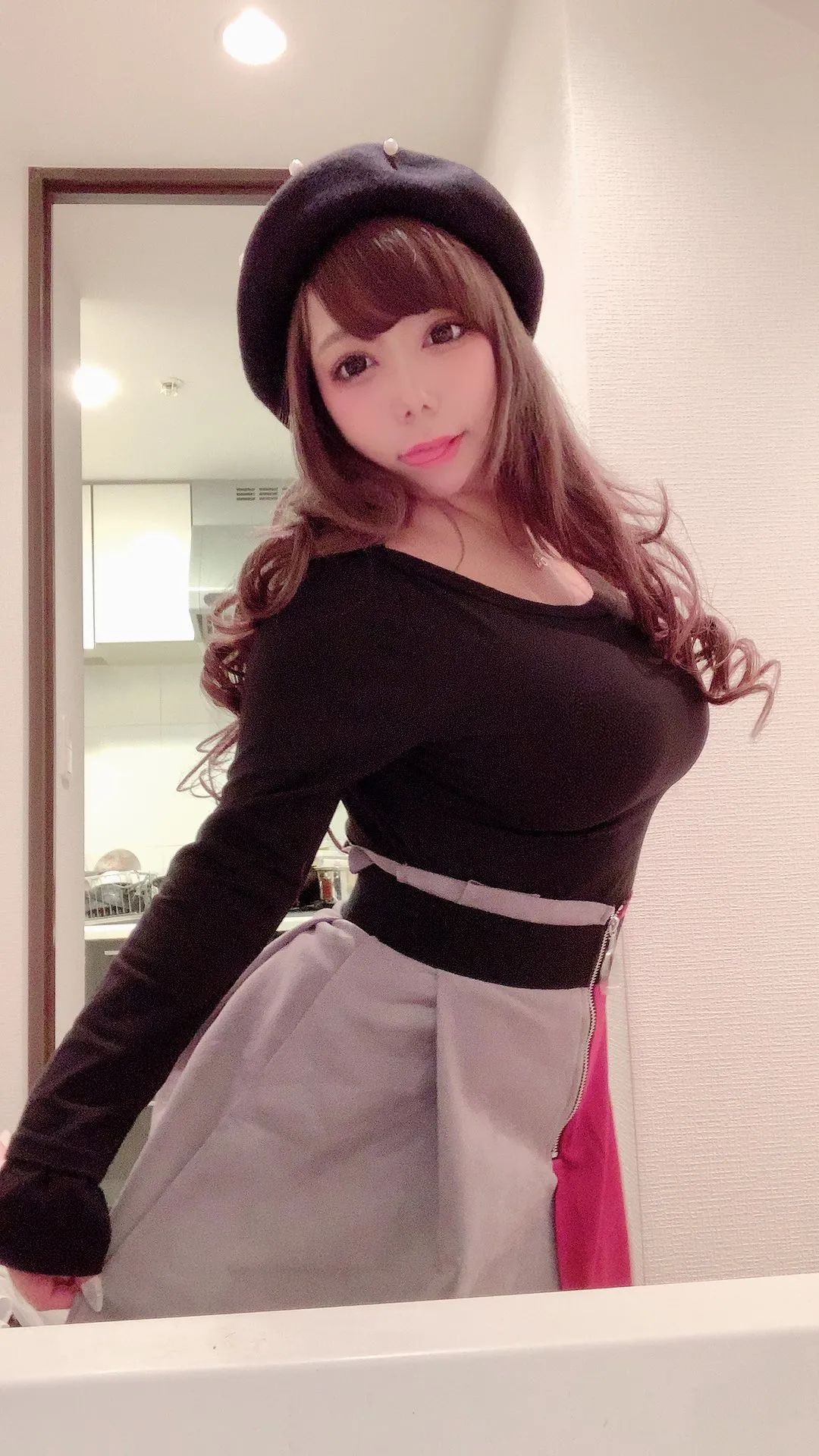 探索梦见るぅ的梨形身材之美