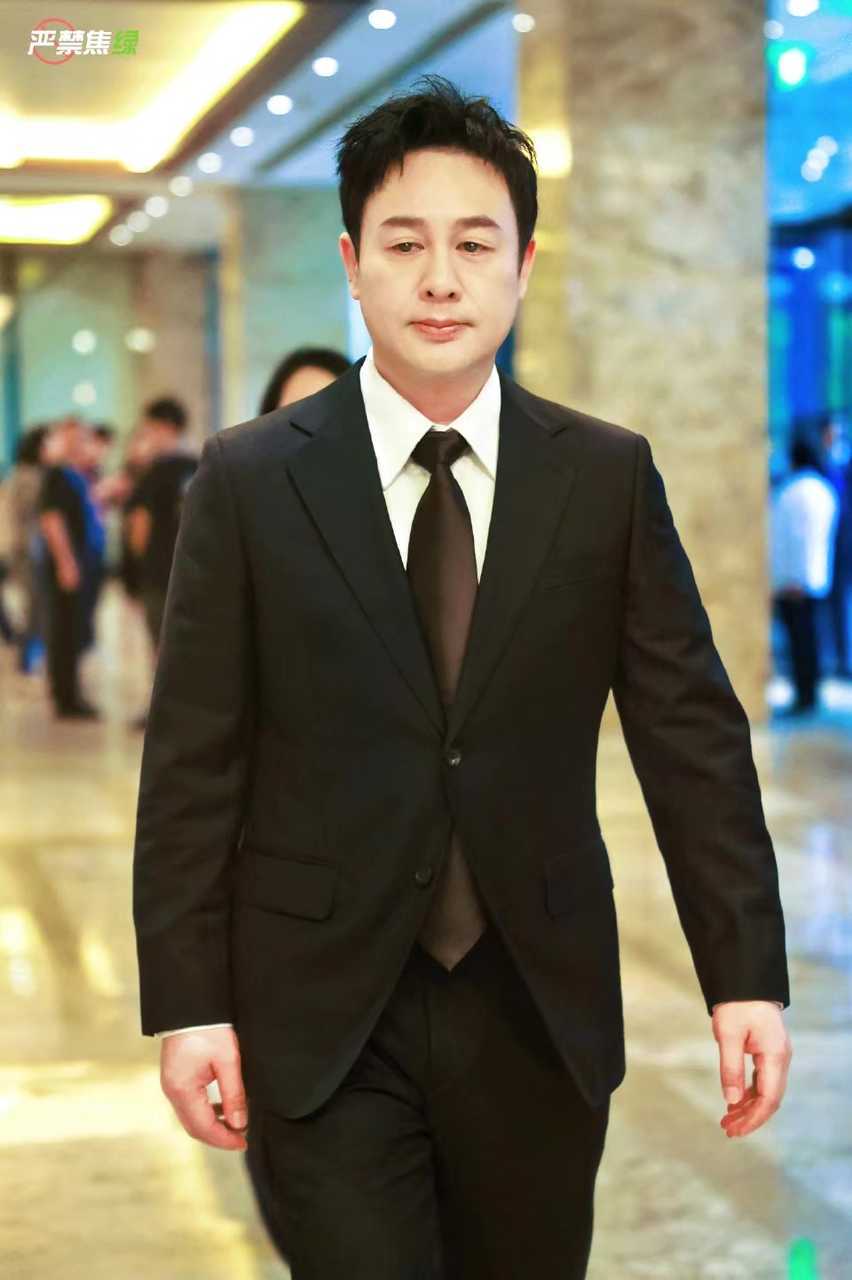 中国帅男与飞机的独特魅力-第3张图片