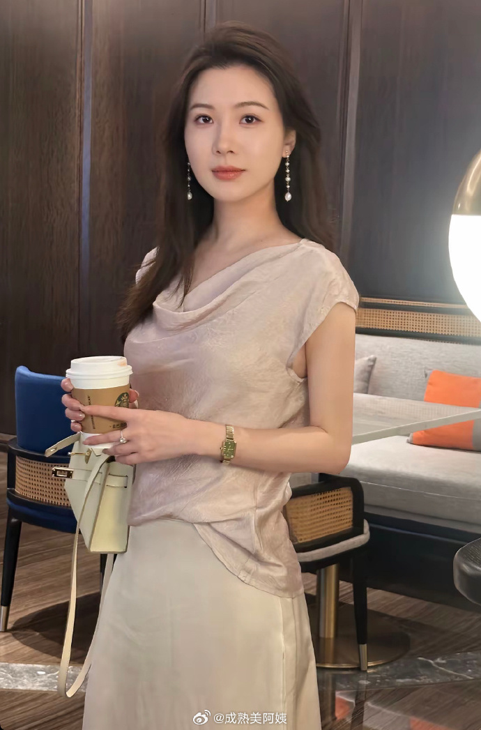 再深点灬舒服灬太大了少妇探索成熟之美，再深点，灬舒服灬，与大女人的微妙体验-第2张图片