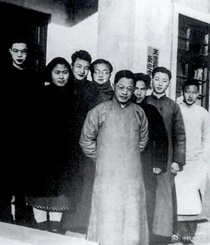 施瓦泽，一位传奇人物的人生轨迹-第1张图片