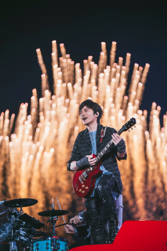 五月天成员简介五月天成员，音乐之路的璀璨星辰-第2张图片