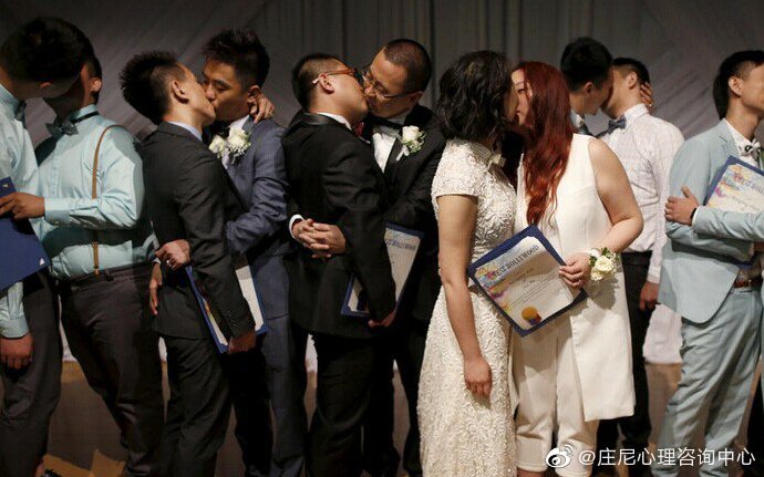 探索男性同性恋网站，理解与接纳的现代视角-第2张图片