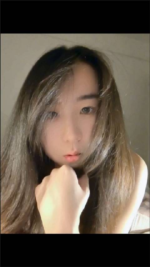 小哭包1V2，晚风中的情感较量-第2张图片