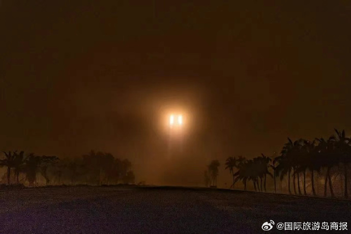 晚上10点到凌晨3点夜幕下的沉思，从晚上10点到凌晨3点的时光之旅-第1张图片