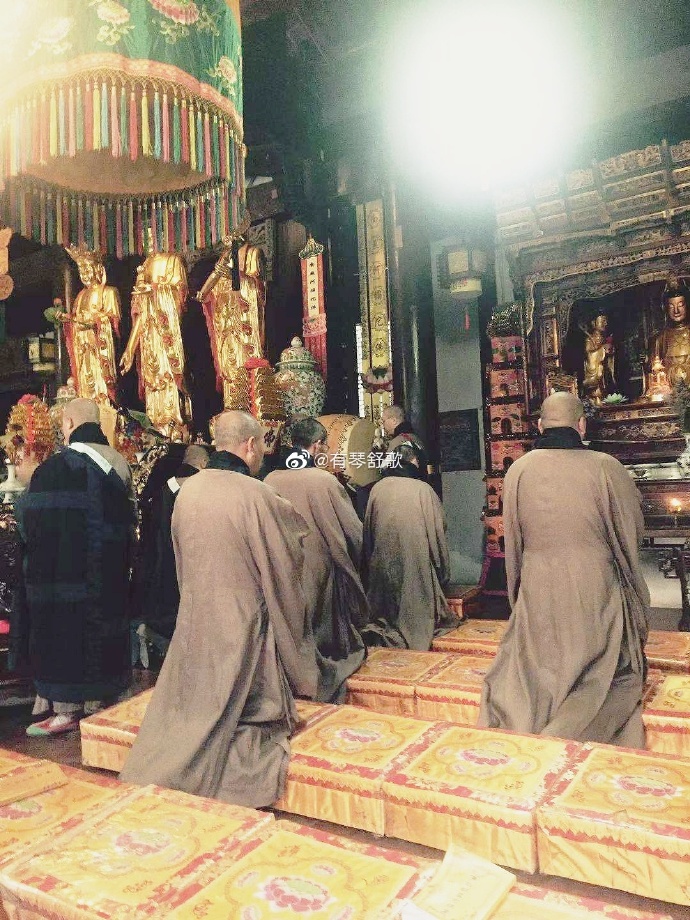 older同性老和尚gay老和尚的同性情深——岁月沉淀下的真挚情感-第3张图片