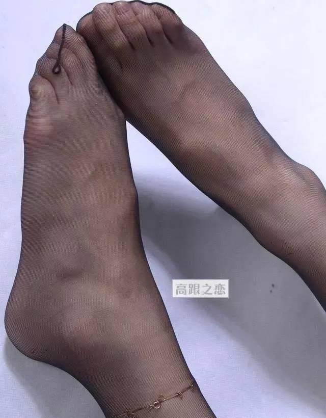 丝袜下的足脚之美