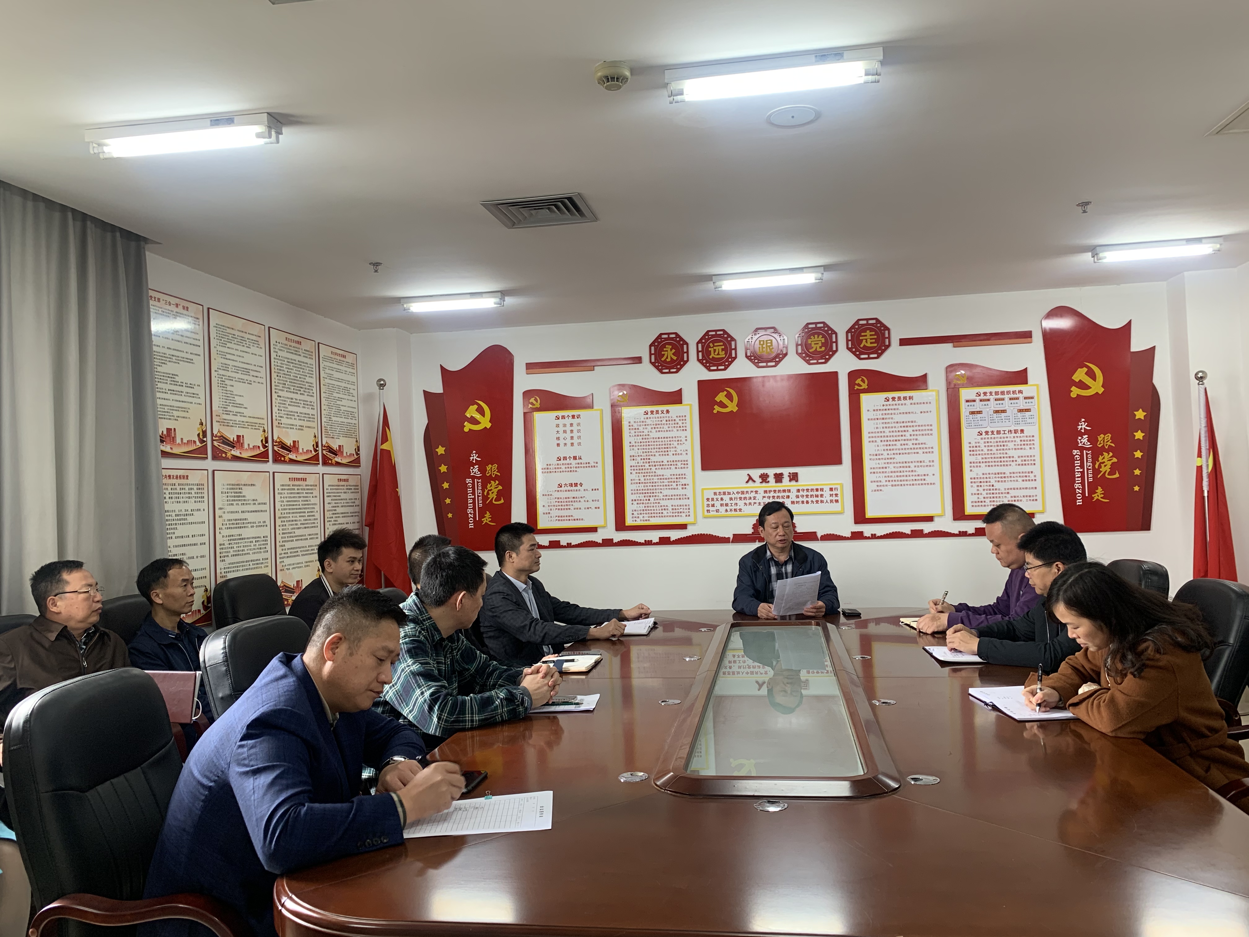 4人轮换四轮驱动，4人轮换工作模式的力量