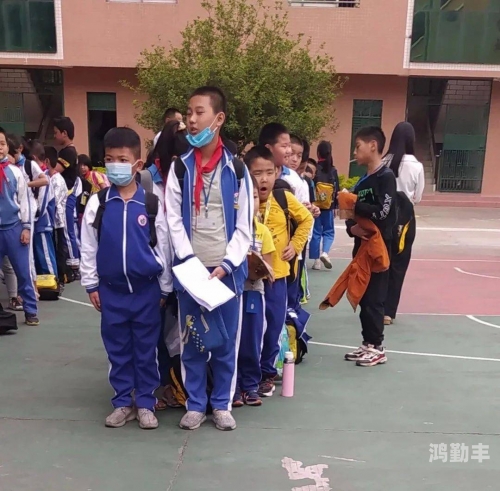 坤不小心碰到女同学了怎么办坤不小心碰到女同学了怎么办？应对策略与处理方式-第1张图片