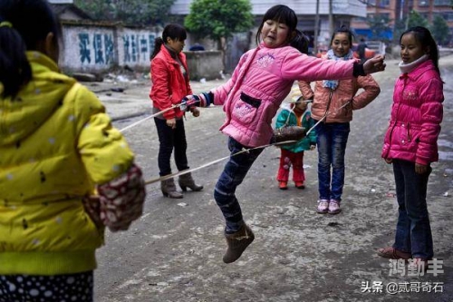 难忘的童年记忆——坐在哥哥的棍子上写作业